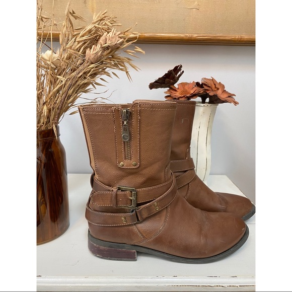Brown Guess Boots - Picture 1 of 4